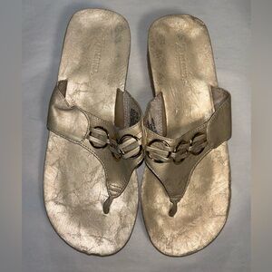 Zealand Women's Size 9 Muted Gold Metallic Platform Thong Sandles 2" Heel Height